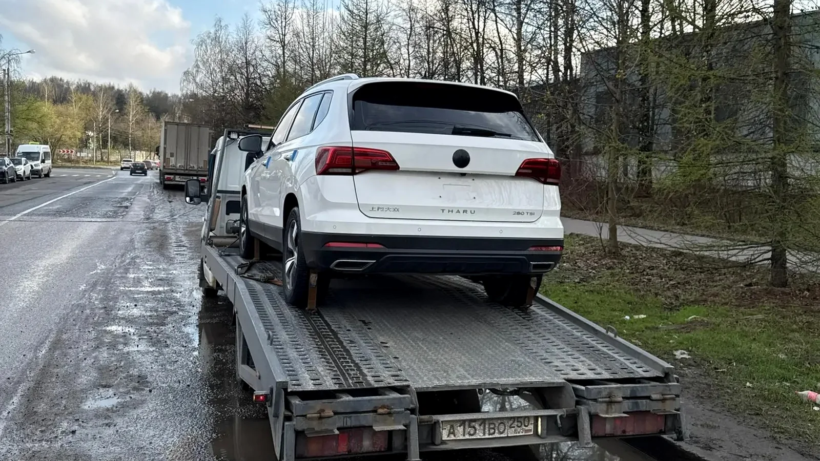 Погрузка автомобиля на эвакуатор
