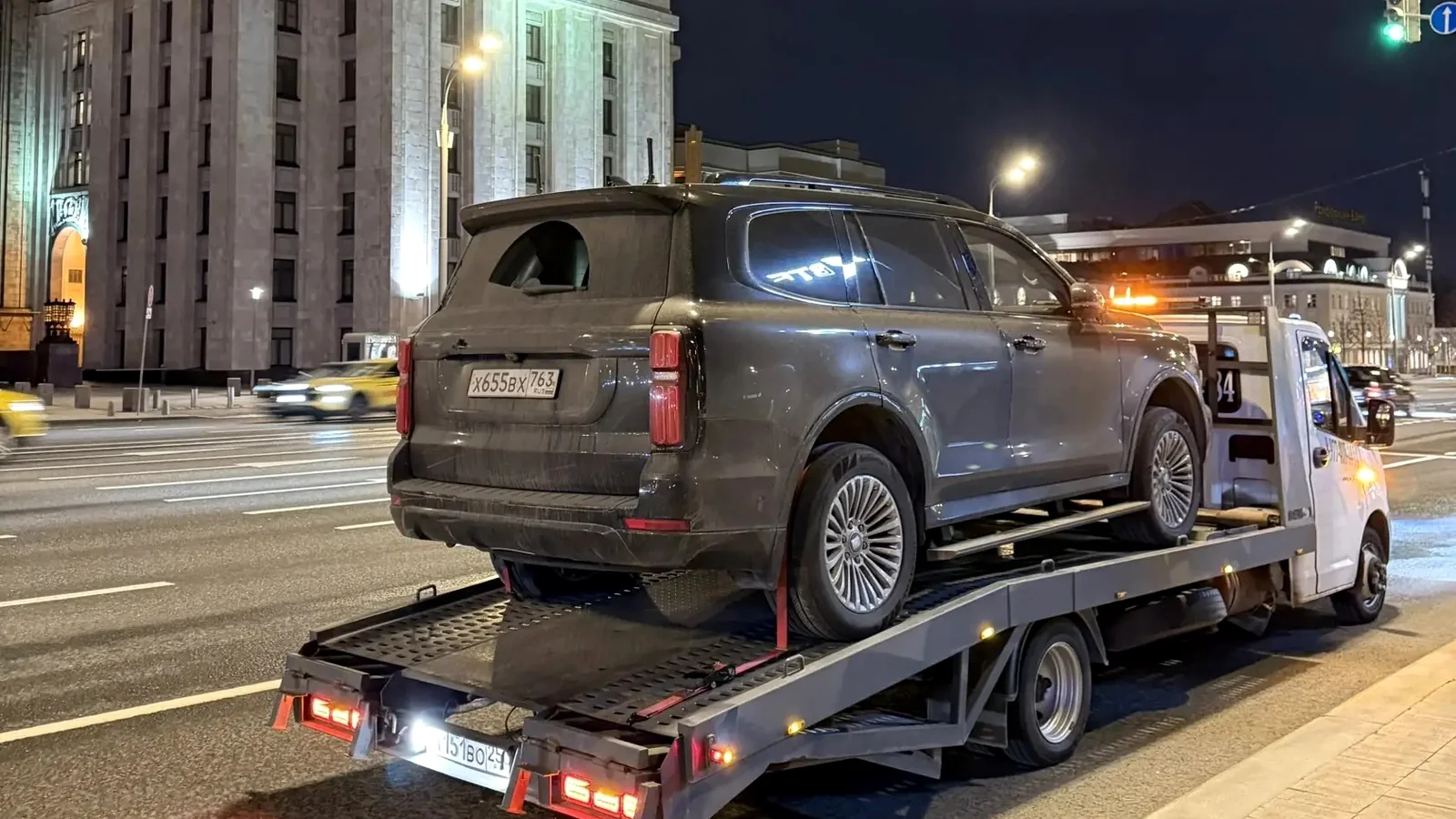 Эвакуатор Эвакуатории ночью в Москве